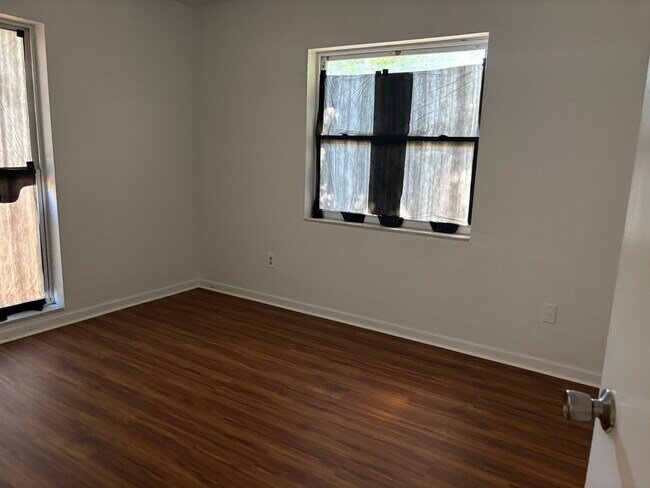Building Photo - 6453 Skyline Ct