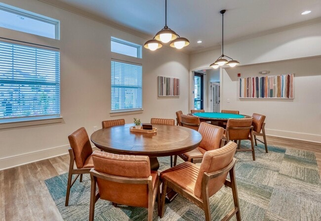 Building Photo - 901 Kelly Green Ln