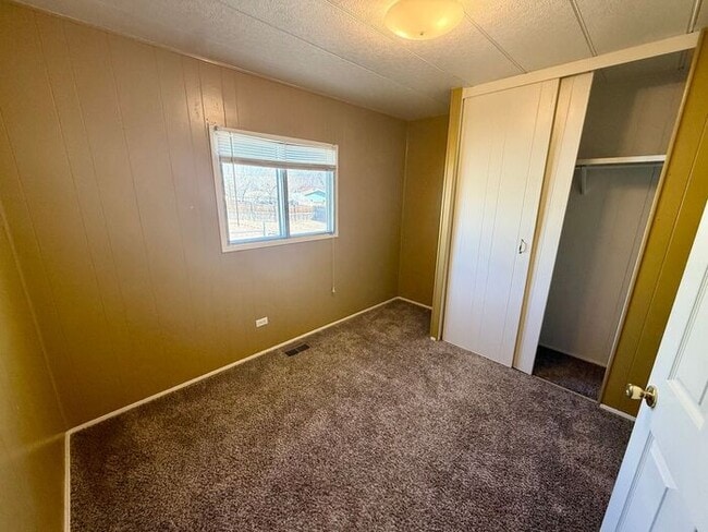 Building Photo - Large 3 Bedroom, 1 Bath Ranch Style Home in South Loveland, CO