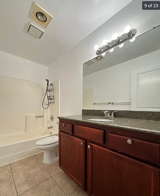 Building Photo - Beautiful 2BR/ 1BA Condo home Located in L...