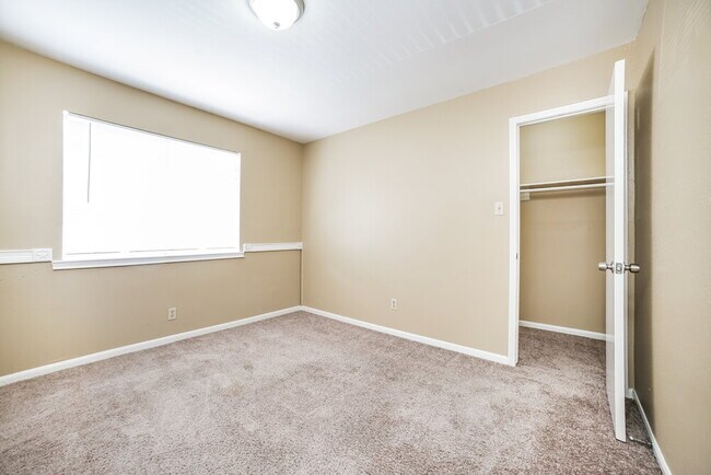 Building Photo - 13010 Ravensway Dr