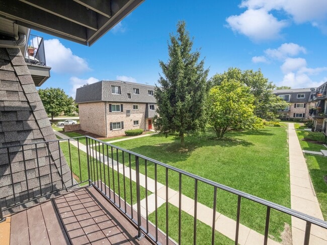 Building Photo - 880 S Plum Grove Rd