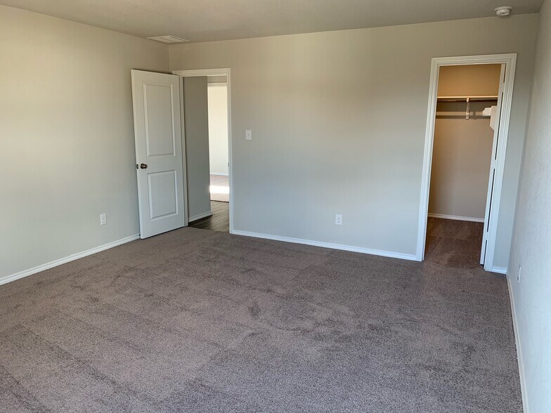 Building Photo - 4818 Republic View
