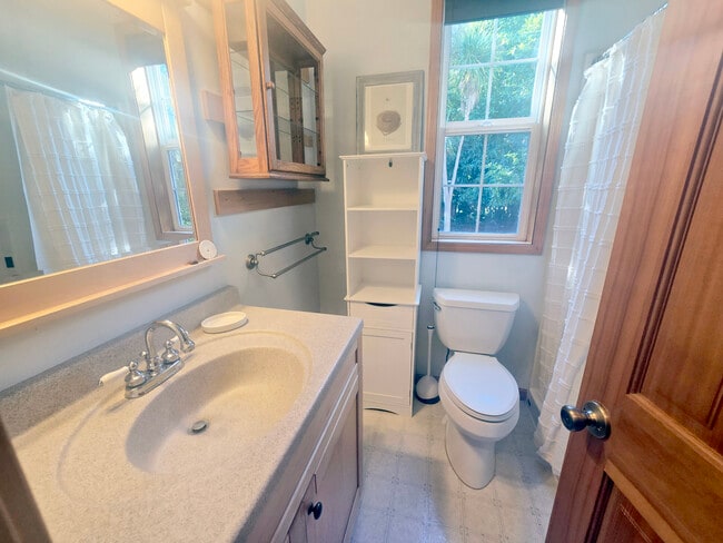 Building Photo - 8455 S Victoria Ave