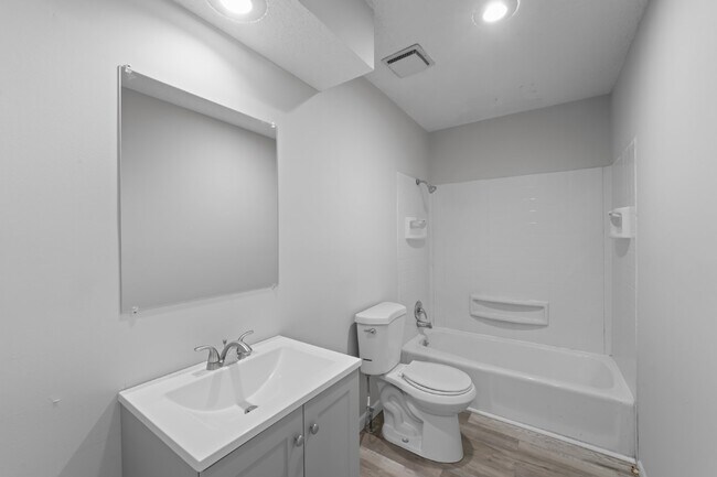 Building Photo - " Renovated 3-Bed, 2.5 Bath in Olathe - Available Now!"  1st month's rent is FREE!*