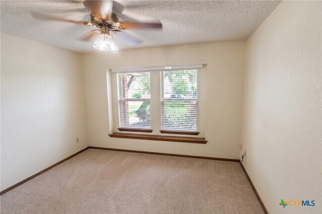 Building Photo - 3007 Homer Cir