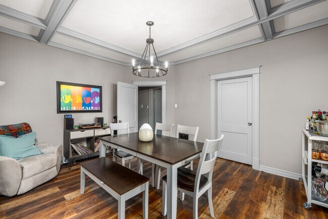 Building Photo - Beautiful home with fenced in yard and covered rear deck in Southwest Garden JANUARY IS FREE