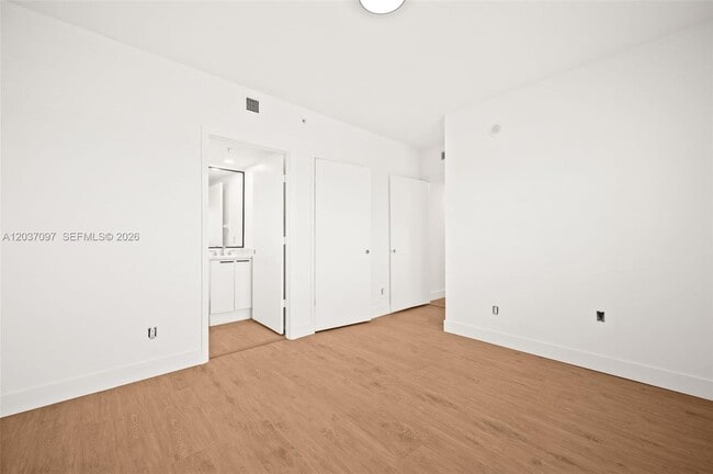 Building Photo - 14951 Royal Oaks Ln
