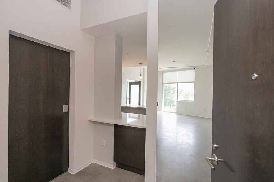 Building Photo - 2115 Yeaman Pl