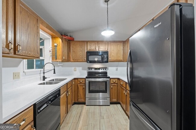 Building Photo - 127 Circle H Dr