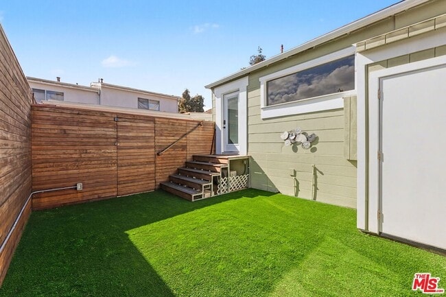 Building Photo - 516 Hill St