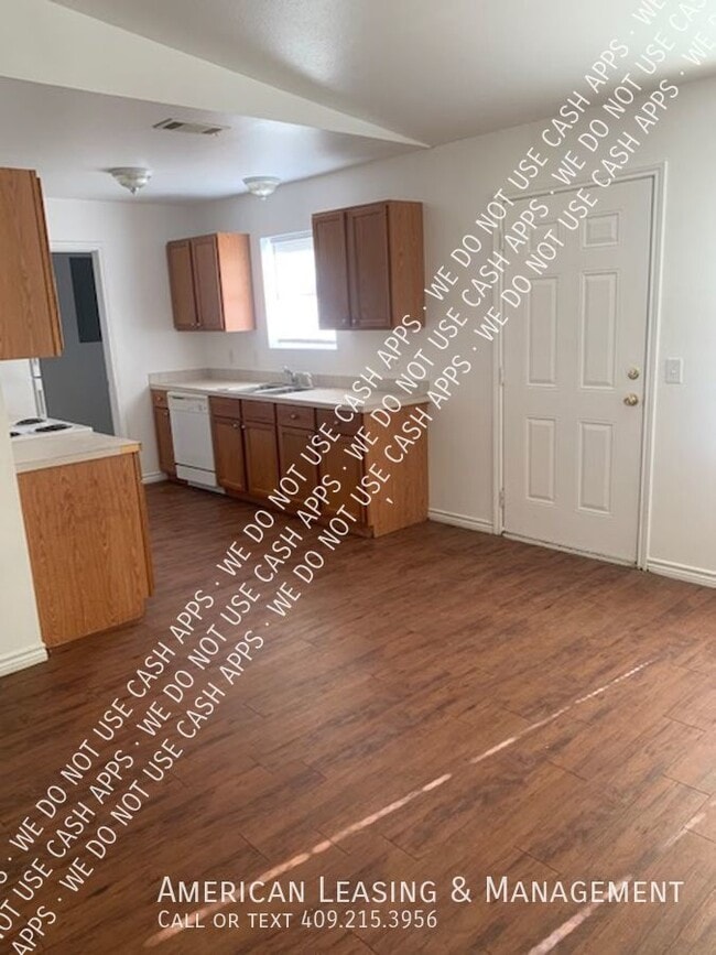 Building Photo - 607 Park Ln