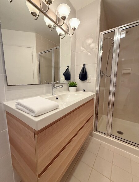 Building Photo - 200 Grand Cove Way