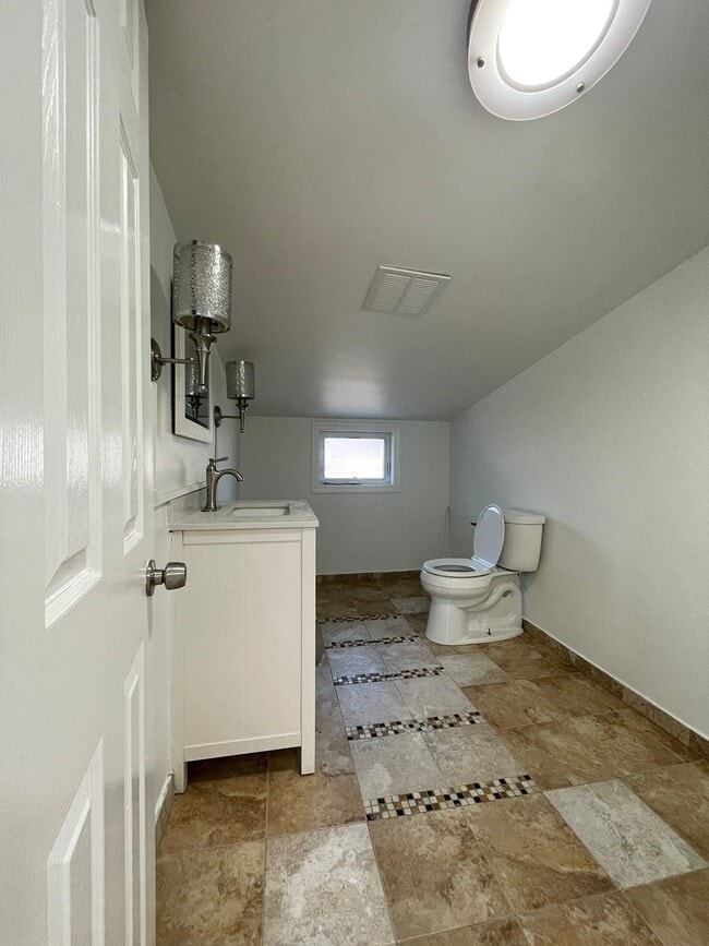 Building Photo - 125 Hillcrest Pl