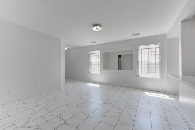 Building Photo - 8510 Village Hollow Ln