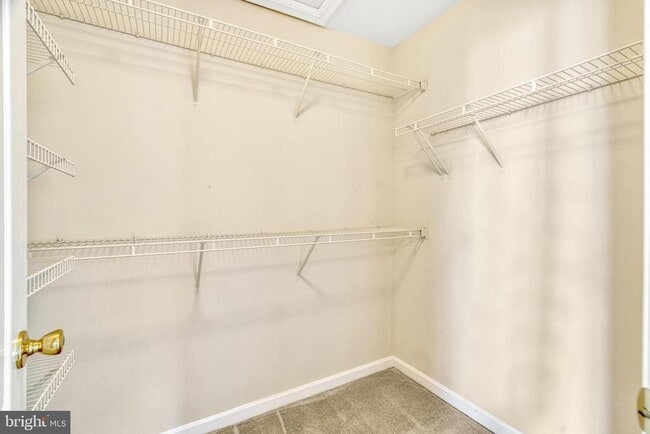 Building Photo - 13051 Park Crescent Cir
