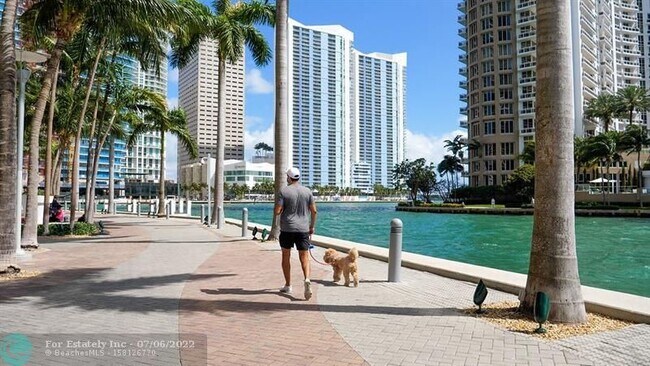 Building Photo - 475 Brickell Ave