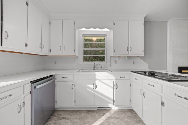 Building Photo - 2405 Jefferson Dr