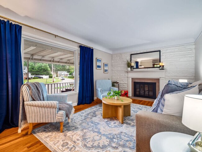 Building Photo - 386 Walworth Ave