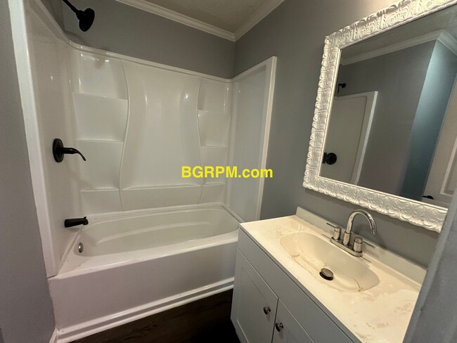 Building Photo - 2 BD 1 BA