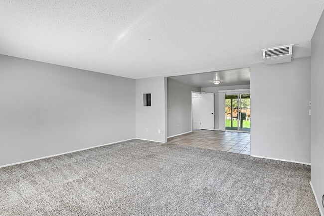 Building Photo - $2,675 - 4 Bed, 2 Bath Home in Aurora with...