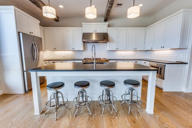 Building Photo - 2217 Seabiscuit Cv