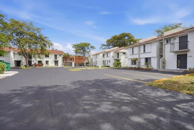 Building Photo - 3907 NW 76th Terrace