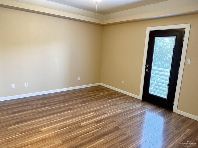 Building Photo - 1217 E Camellia Ave