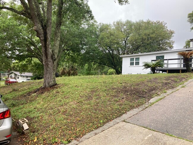 Building Photo - 6923 Gaillardia Rd S