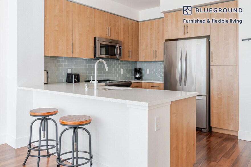 Building Photo - 388 E Evelyn Ave