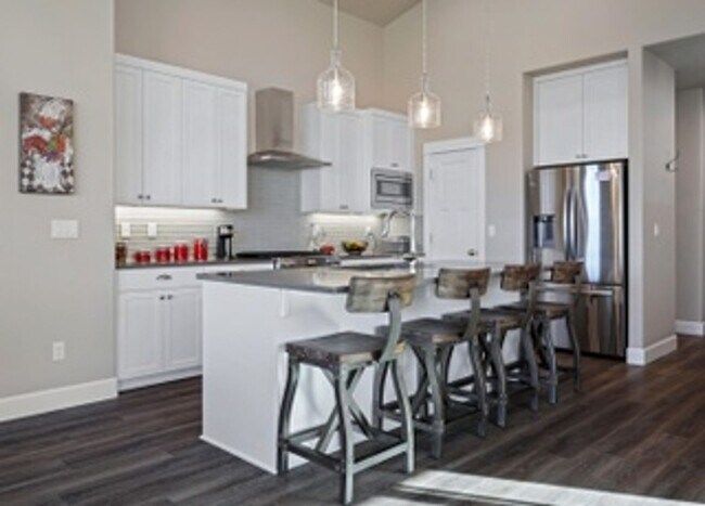 Building Photo - Gorgeous Single Level Home with Mountain V...