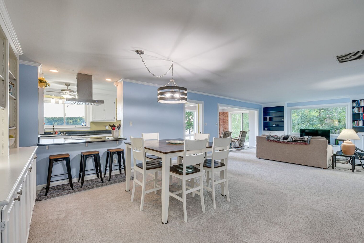 Building Photo - 552 Rio Vista