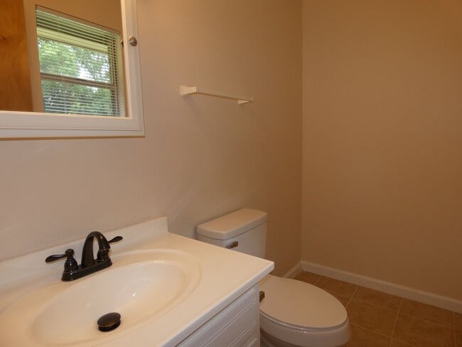 Building Photo - Comfortable/Affordable 3/1.5 - Pace