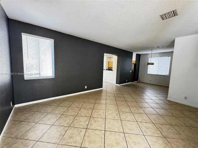 Building Photo - 1007 Bamboo Ln