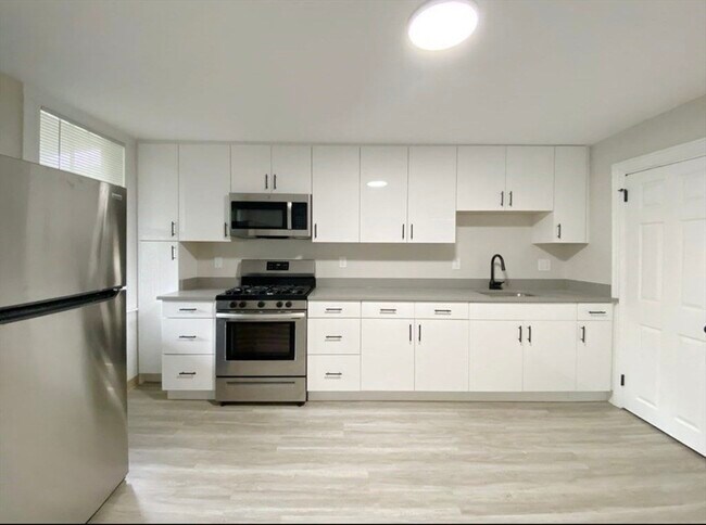 Building Photo - 124 Trenton St