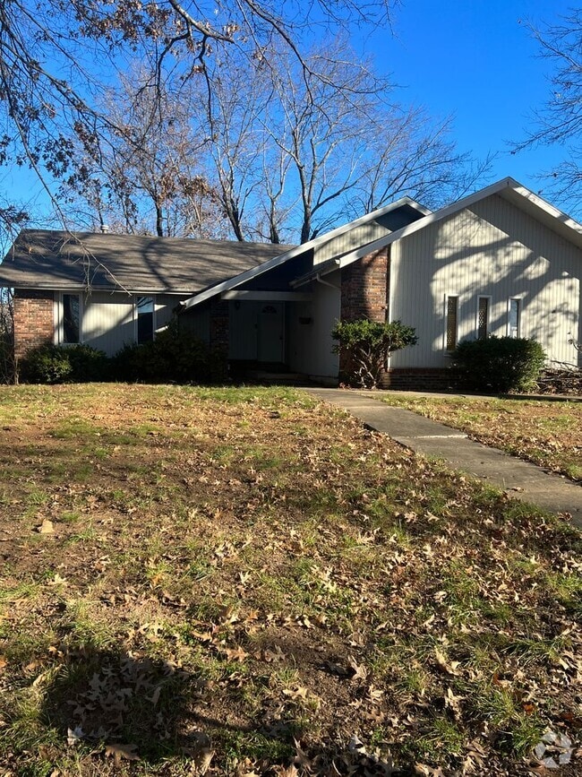 Building Photo - 4 bedroom/3 baths house