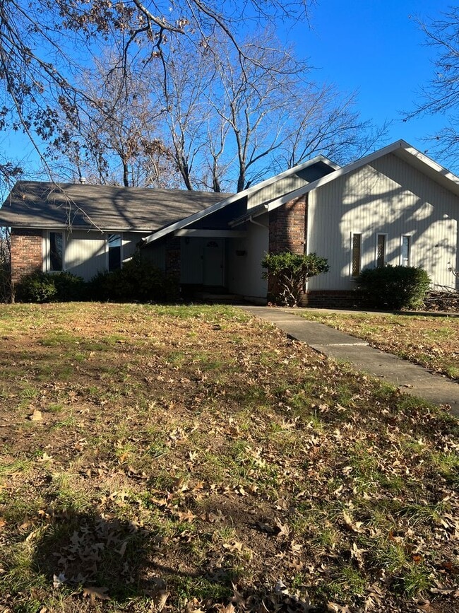 Building Photo - 4 bedroom/3 baths house