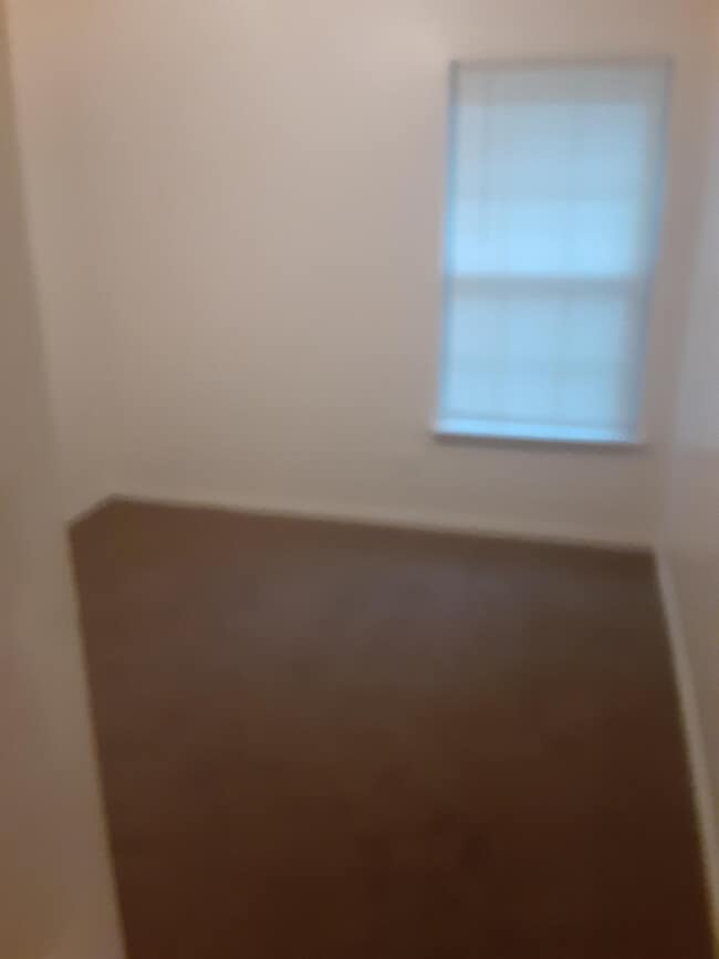 Building Photo - 196 Brookview Dr