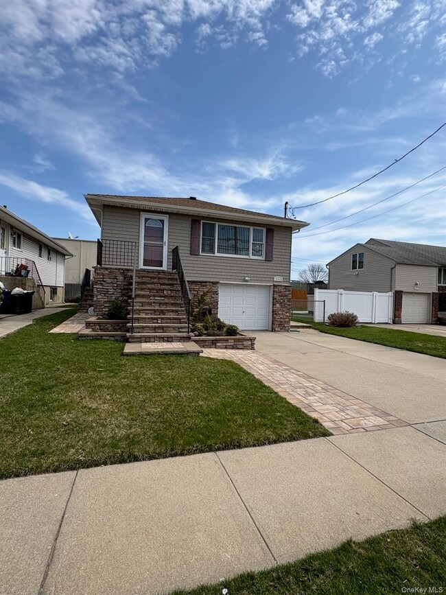 Building Photo - 3363 Lawrence Ave