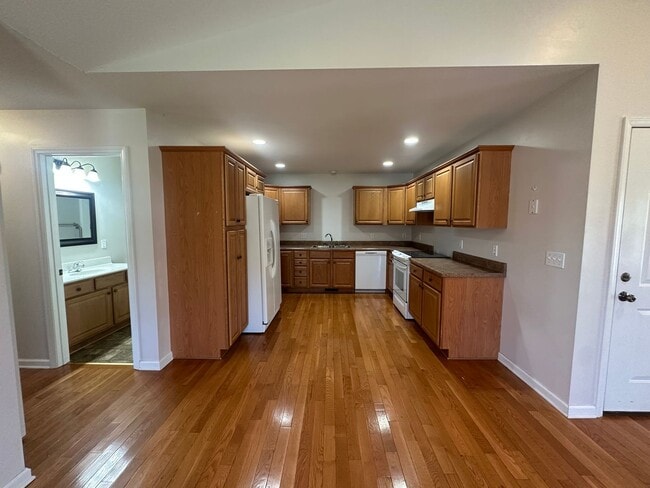 Building Photo - Marion Duplex Rental!