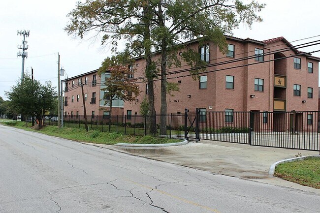 Building Photo - 10102 Neuens Rd