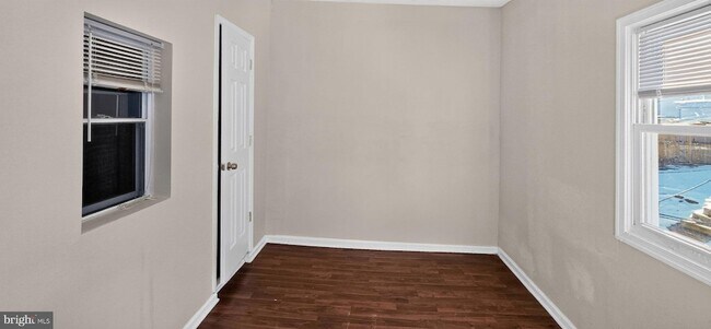 Building Photo - 1255 Meigs Pl NE