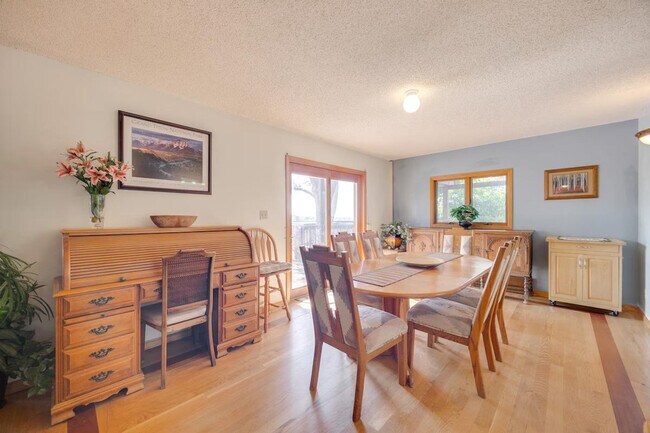 Building Photo - 19 Crescent Ln