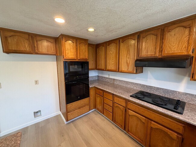 Building Photo - 872 Shellwood Way