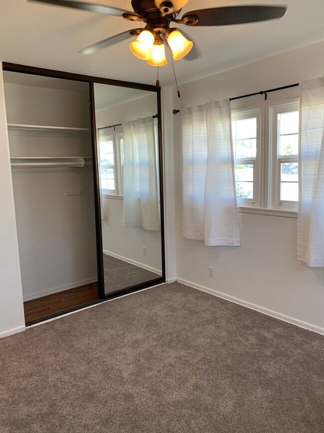 Building Photo - Spacious 3+3 Single Story Home w/ office -...