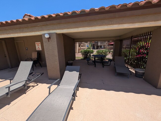 Building Photo - 2 Bedroom Condo Unit in the Papago Park Vi...