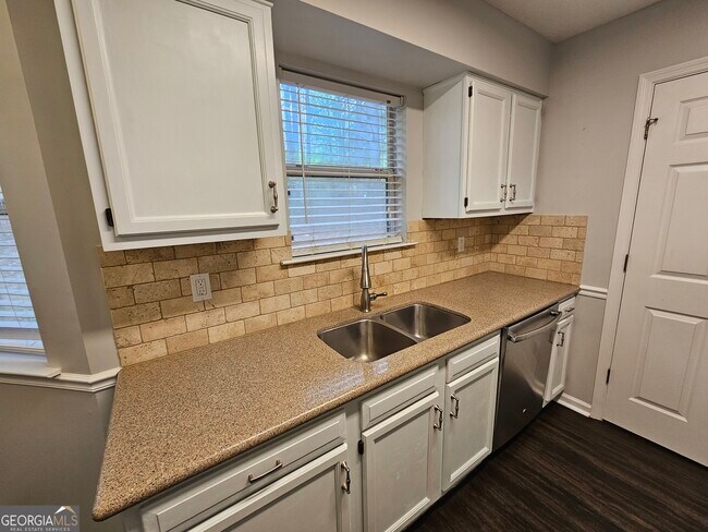 Building Photo - 40 Peachtree Way