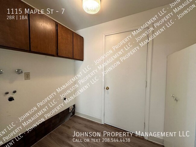 Building Photo - Spacious South Nampa Apartment with Single...