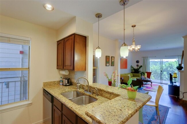 Building Photo - 6000 Shepherd Mountain Cove