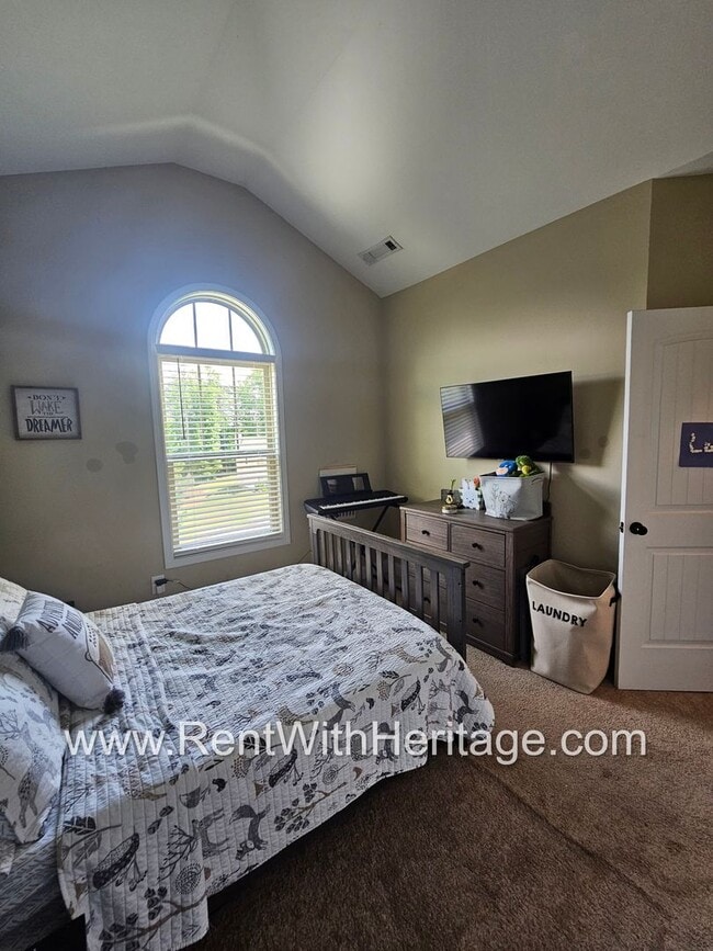 Building Photo - Gorgeous 3 bd / 2 bath / Attention to Deta...